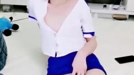 两个人的刺激战场全程露脸无毛萝莉黑丝制服空姐诱惑道具自慰骚穴让小哥大鸡巴各种蹂躏抽插口爆吞精