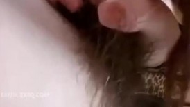 淫妻和老公打着电话偷情❤️孩子还在敲着门❤️这心里素质不是一般的好 (2)