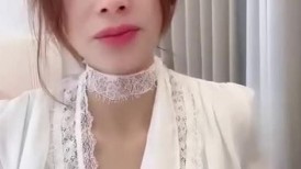 2025年5月最新，【老师你水好多】，极品小少妇，酒后醉了发骚，男友在玩网游，偷偷跑桌底下叼男友的JJ，无套啪啪榨干了