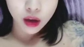 ⚫️【土豪高价定制】，天然大波，高颜女神级美女反差福利，为还高额网贷，脱光搔首弄姿自慰勾引