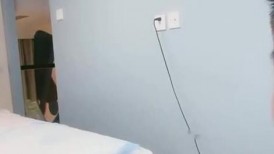 小情侣居家操逼 这腿能玩一年，制服开档黑丝，情趣椅子骑坐抽插，扶着床站立后入，无毛小穴爆插浪叫
