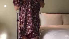 FC2 4704064 【5天限时特卖 重制版 瘦脸马赛克】 有两个孩子的年轻妻子，似乎想要第三个孩子，所以她让我射在她体内 重制版