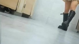 精品厕拍】，K鸡单部售价50-100R，脸穴同框，高颜值全景厕拍多位美女方便_ (7)