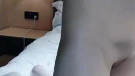 白丝露脸极品黄毛学妹跟大哥酒店啪啪，让大哥放肆开车，乖巧听话口交大鸡巴，激情上位后入抽插呻吟可射好骚