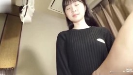 【超级清纯18岁漂亮美眉】FC2 3260300，端庄高挑的身材，白皙光滑Q弹的皮肤，圆脸大方漂亮美眉，腼腆 无套内射 (2)