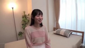 [无码破解]HMN-689 梦想与AV男优做爱，从乡下搬到东京的第一天，22岁的平凡女孩中出AV出道 濑下瑠衣（化名）