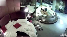 ⚫️贵在真实，主题酒店全景偷拍，小情侣激情造爱，身材苗条小美女被各种啪啪，换上水手服增加性趣 (2)