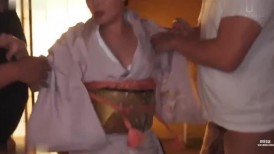 [无码破解]JUR-347 相扑马厩中出群交：美丽的女主人流川遥继续被饥渴的摔跤手的大鸡巴干和中出
