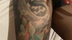 ⚫️云盘高质露脸B级泄密，表面装清纯，内心饥渴难耐，刺青反差妹被炮友无套爆肏，嗲叫不停 (2)
