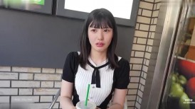 FC2 4719305 3天！半价！【初拍】【一半在外，一半在内】假装在外，却又把生肉的鸡巴塞回阴道，被里面大量的精液搞得晕头转向！【Di◯r美容顾问】泡妞出身的美女魅力沦陷AV！！私处湿漉漉的，是体检后自然形成的。