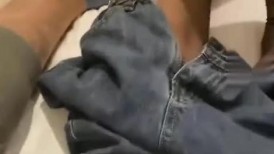 大叔酒店约炮喜欢玩裤里丝袜的女同事❤️各种姿势玩她的大肥B完美露脸