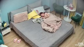 七月最新安防酒店摄像头偷拍 身材娇小的的卖淫小姐专钓中年有实力的大叔一个像干部一个像老板