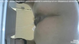 七月流出魔手外购精品厕拍 碎花裙妹子折返献逼下面长的还可以