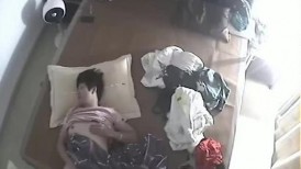 家庭摄像头被黑真实偷拍中年夫妻日常性生活，大叔性欲强，做爱很频繁，大嫂非常配合