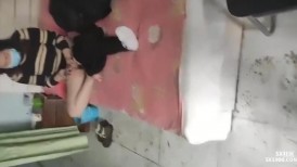 探访按摩店：城中村内找了一个轻熟女，直接无套乱艹，太爽了，没艹几下就内射了！