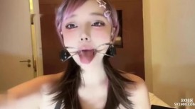 网红颜值女神【御梦子】梦梦的SM口枷性幻想_穿上连体黑丝超大肉棒插穴自慰直到白浆流出