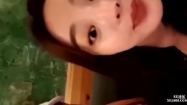 1_网爆明星门事件_知名导演和女艺人KTV淫乱现场流出3明星陪导演喝酒被舌吻摸奶调教_~1