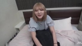 FC2 4751055 [9月17日前990积分] [天然H杯JD] 在运动俱乐部磨练出的健美身材。他的丰臀被插入，他凶猛地抽插，撞进她湿漉漉的阴户，得到大量的中出。