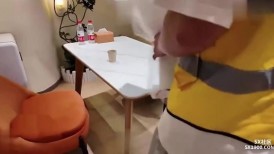 愛吃雪糕【勾引色誘】外賣員報復男友 大肉棒在我的蜜穴裏猛烈抽插 炙熱的精液噴射在我的陰道