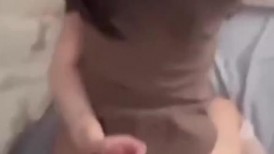 漂亮美眉 滚呐 你TM有病给谁看 自己看的这样你就跑不掉了 你最近有没有找别人 身材娇小 多毛穴小娇乳