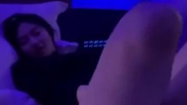 【重磅核弹】，大神约啪极品素人邻家学妹，口爆颜射，深喉到干呕，调教露脸性爱自拍_ (5)
