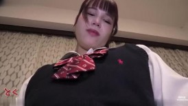 FC2 4755459 [限时特惠！15,000积分➡1,980积分] 这个害羞、超级可爱、温柔的女孩太淘气了❤她小心翼翼地舔着我，她的阴户如此紧致，我无法抗拒，最终在她毛茸茸的阴户里射精➡4次！