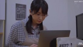 [无码破解]JUR-422 已婚秘书在社长室里汗水淋漓、热吻满满的中出。首位最佳秘书诞生了。新妻优香