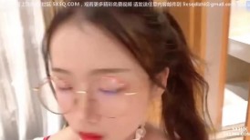 【极品推荐】十个眼睛九个骚，超嫩眼镜娘小可爱约炮金主，露脸激情性爱 五官精致校花级小妹妹 2