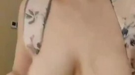 大奶人妻上位骑乘 身材不错 特别这对上下摆动的大奶子真诱惑_大奶人妻2682