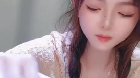 抖音網紅女神下海【小饞貓】好美啊，絕對讓你一眼愛上，真是個超級反差的極品尤物，嫩的很全脫 (1)