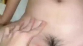 ⚡高校男大体育生『壹』刚打完球回来脱了上衣在小凳子上休息 小母狗就开始发情了 爬过来扒开我的裤子就开始口-选微胖2