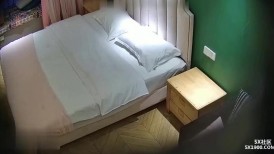 7月最新安防酒店摄像头偷拍运动型大哥无所畏惧无套勇闯红灯染红了浴巾床单