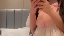 ⚫️⚫️真实露脸约炮（上集）！5XSQ大佬【粉红君】3K约战极品颜值19岁E奶萝莉型美女，楚楚可人经验不多初恋般的感觉2K原版