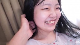 FC2 4757902 截止13号还有990点！！【FC2 First】*前往佐野站与真正的19岁F杯女孩见面！！一名尚存男子气概的女大学生缺钱，申请拍摄！用大黑屌大量中出