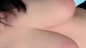 ⚫️最新福利，天然八字巨奶嫩妹【不是秋刀鱼】定制福利，乳房又大又软，脸穴同框道具自慰流白浆_ (4)