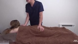 FC2 4765827 9月28日前半价！【无码/POV】车站附近披萨店打工的20多岁女性来访。 **因为她是女性，所以她非常敏感，而且很直言不讳，这令人兴奋。