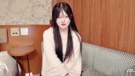 FC2 4771232 [3天限时特卖] <我可以舔你吗？>她纯真的表情和性感的一面之间差距太大了！虽然外表光鲜亮丽，但她其实非常淫荡，而且非常痛苦！看她扭动臀部，沉浸在快感中，效果惊人！[无码，露脸，中出]